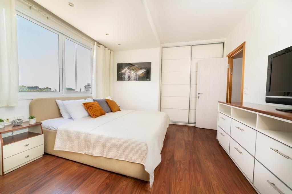 Art Apartment In Mamila - Art & View Baitulmaqdis Luaran gambar